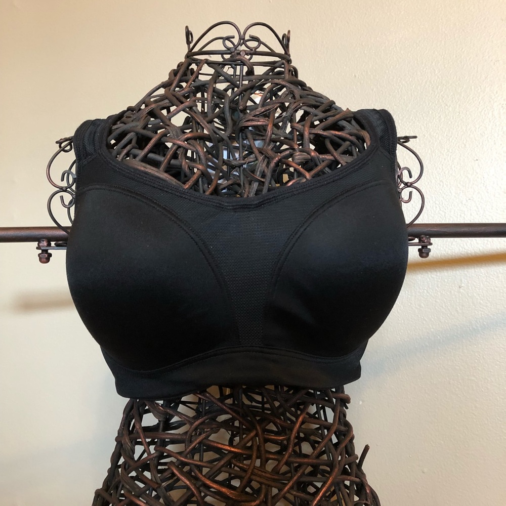 Wacoal Convertible Underwire Sports Bra. 32DD